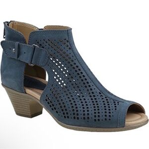 Earth Shoes Round Toe Laser Cut Out Heeled Sandals in Navy Blue